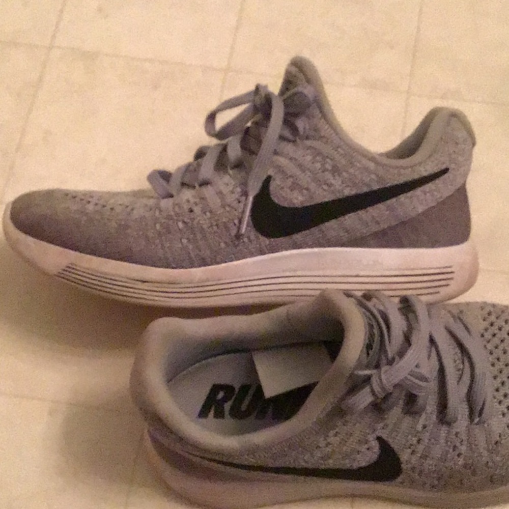 NIKE LUNERLON GREY AND BLACK SIZE 6.5